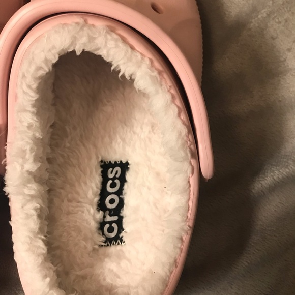 Pink Crocs with fur - Picture 4 of 5